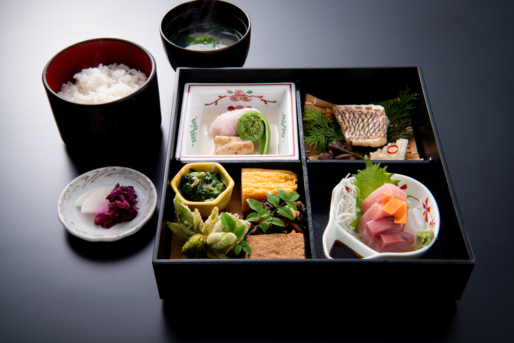 【ランチ限定】旬の味覚 『松花堂』 和風重箱仕立て